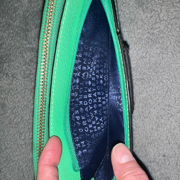 Kate Spade green wristlet. Excellent used condition - Picture 2 of 10
